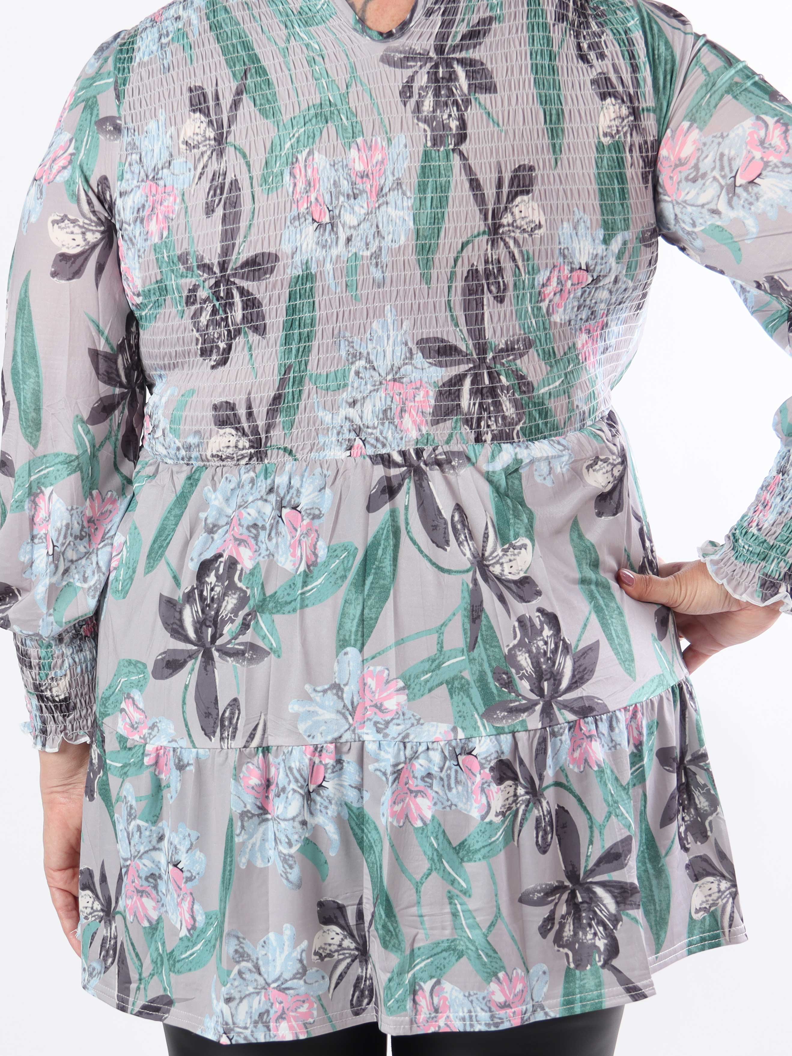 Kelly Flower Shirt - Elastisk plus size-blus med smock över bröstet